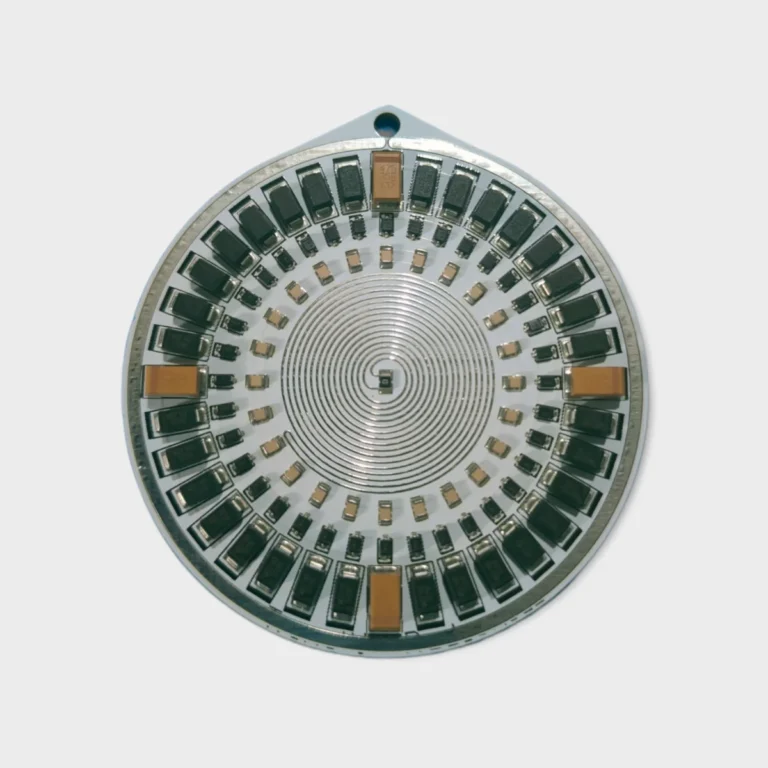 Dettaglio del ciondolo Equalizer che mostra la disposizione degli elementi conduttivi