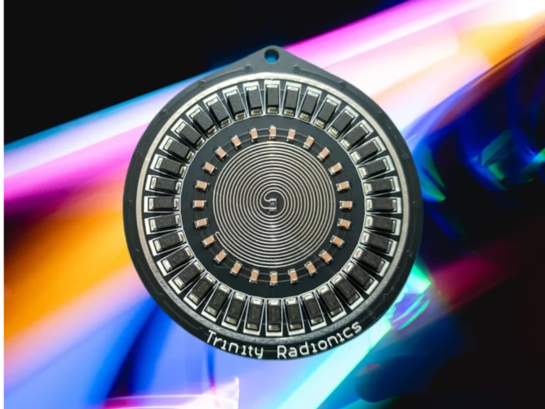 Ciondolo Protector che mostra la disposizione a spirale circolare